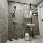 Scandi Style With Private Bathroom , Walk To Everything No 32 Apartment