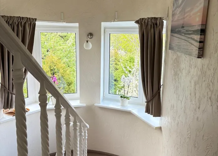 Апартаменти Scandi Style With Private Bathroom , Walk To Everything No 32